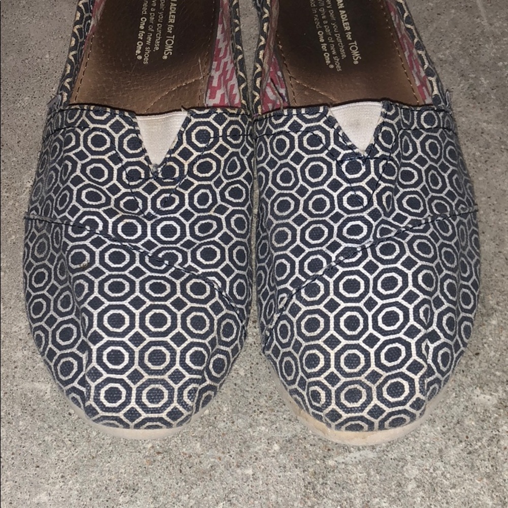 Navy Blue and White Toms